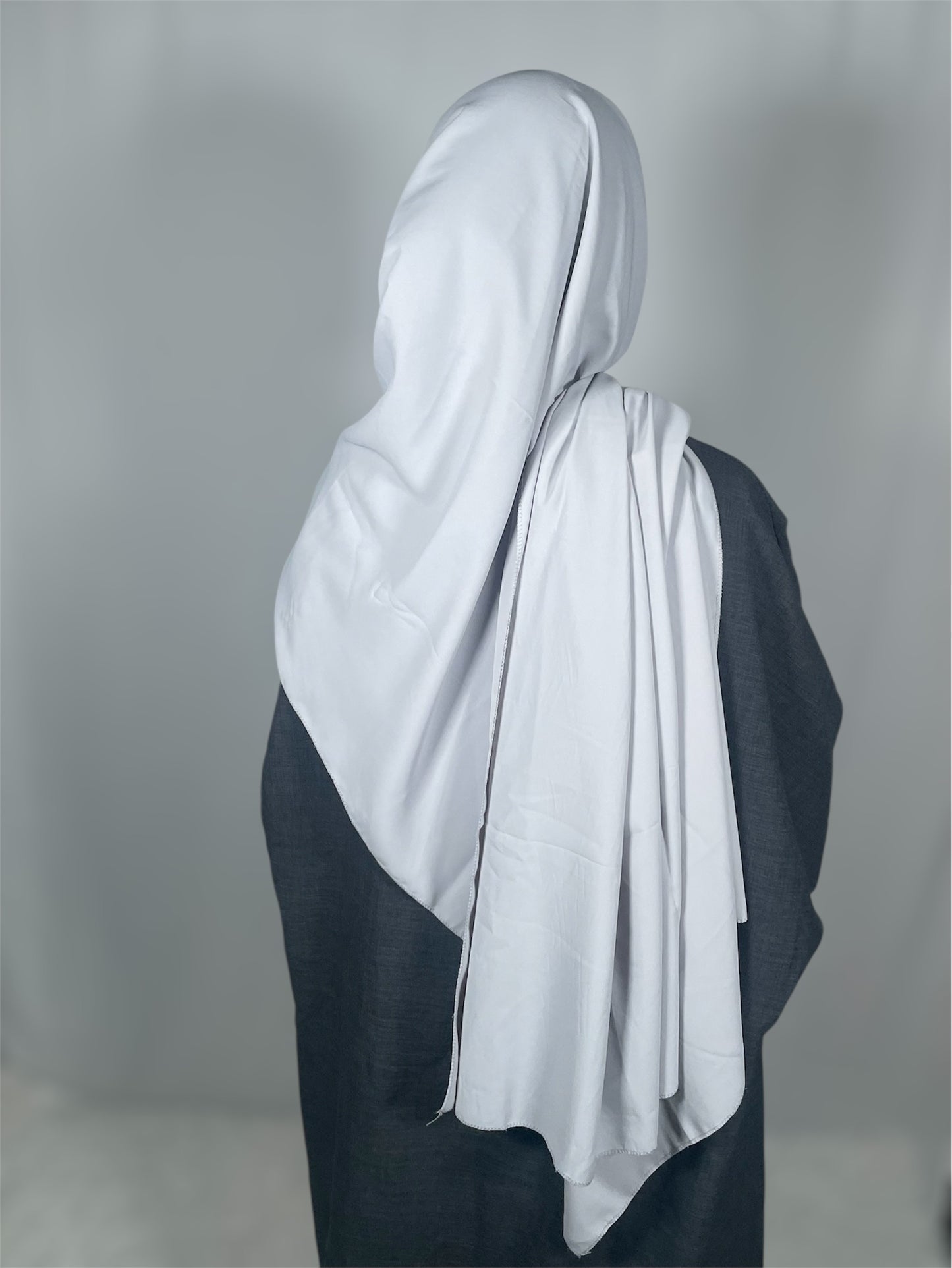 Hijab soie de Médine gris clair